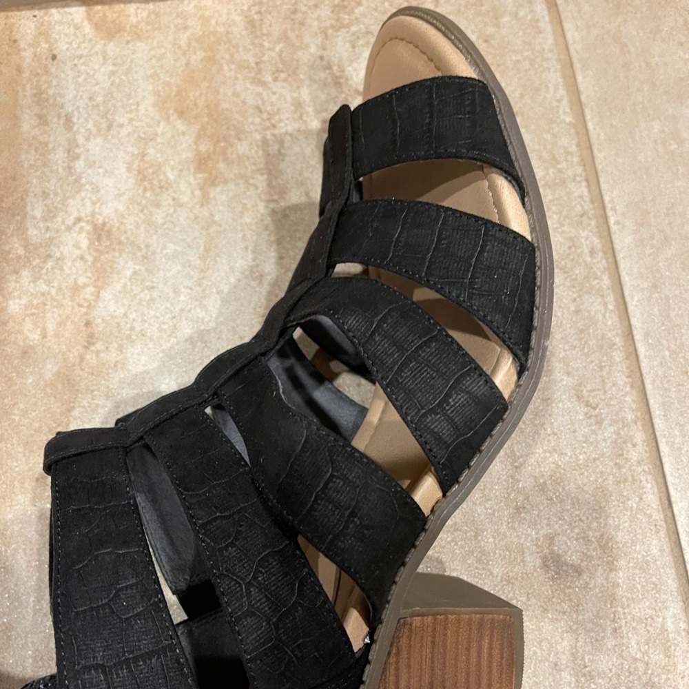 Dr scholls sandals new in box size 11 heel is 3 inch NWT